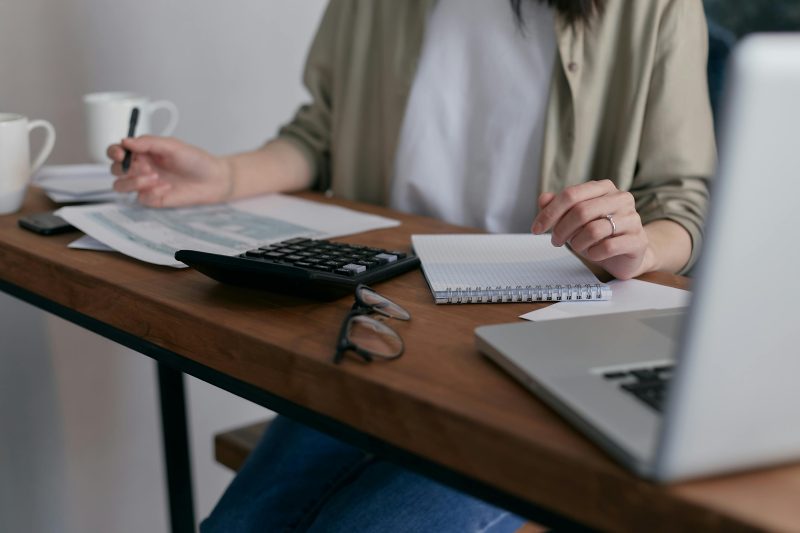 Financial Red Flags: Money Habits That Hold You Back